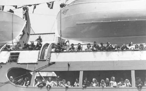 47port25.jpg (24437 bytes)